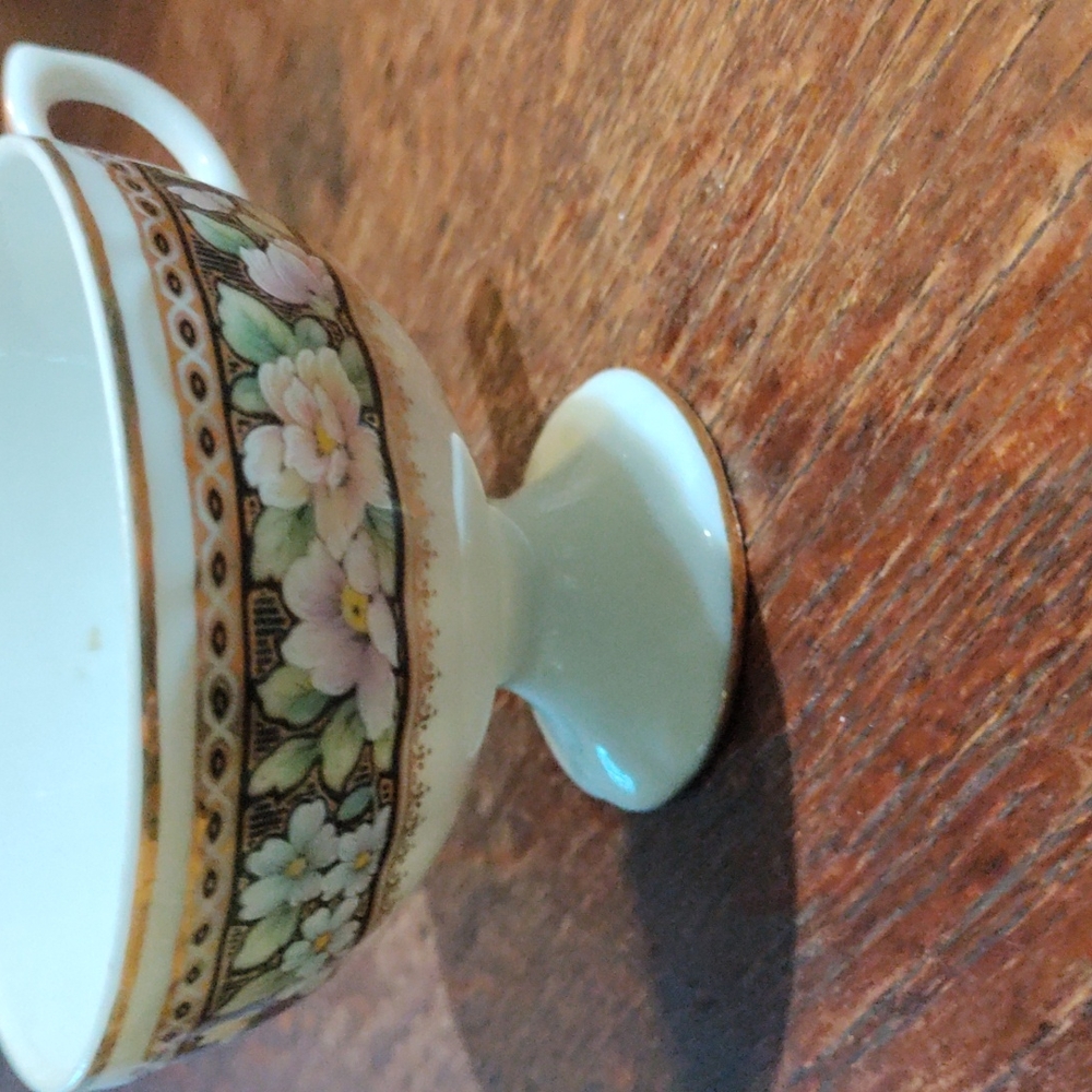 Dainty tea mug